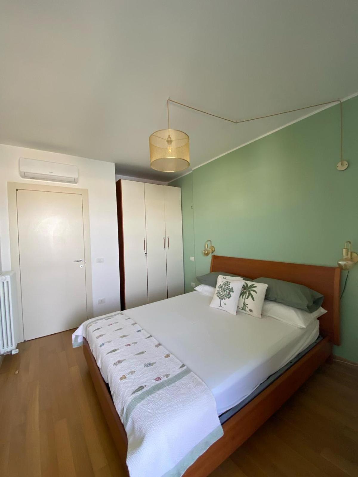 Casa Del Porto Apartment Pesaro Luaran gambar