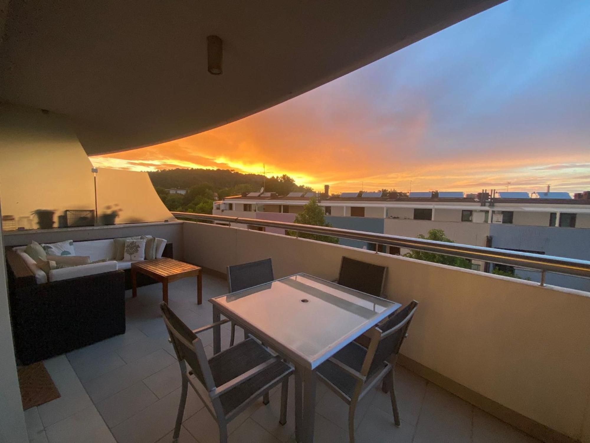 Casa Del Porto Apartment Pesaro Luaran gambar